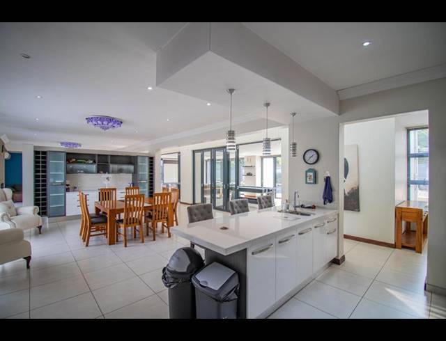 3 BEDROOM HOUSE FOR SALE IN MIDSTREAM ESTATE